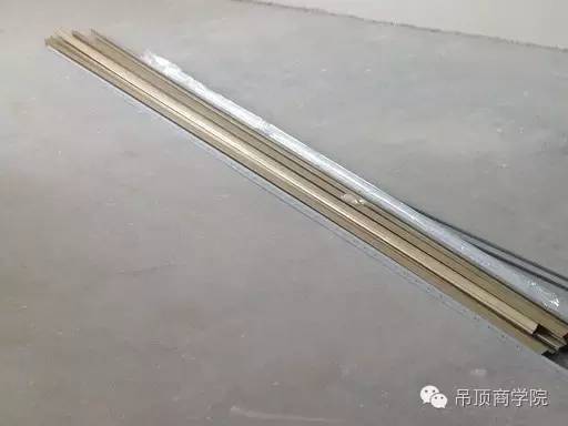 家里裝個吊頂一月用了1000元電，劣質(zhì)吊頂你敢用？